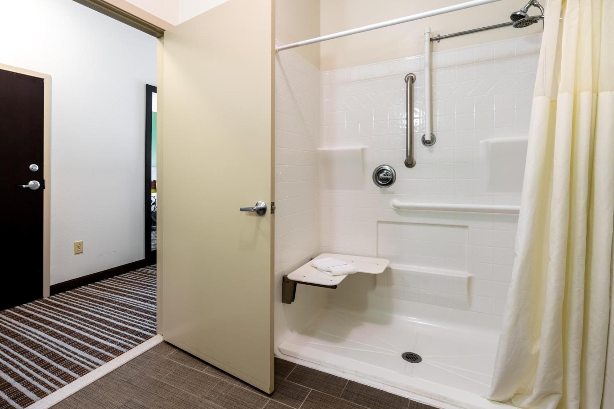 Hotel Sleep & Harbour Pointe Brandermill